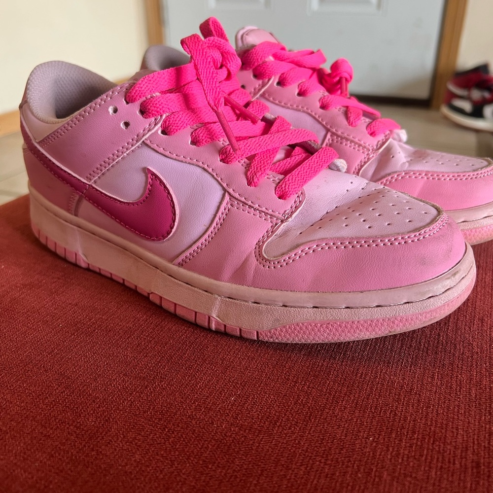 Nike Dunk Triple Pink